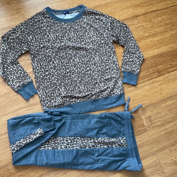 Pajama Set - Picture 4 of 10